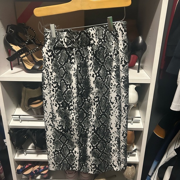 Printed pencil skirt medium with side tie - Picture 1 of 4
